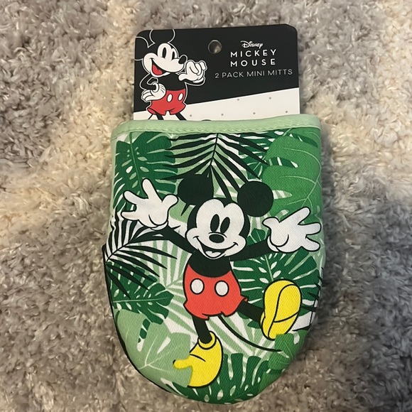 Disney Mickey Mouse 2 pack cooking mitts - Picture 1 of 2